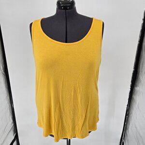 6025-4  Torrid Super soft crew neck yellow sleeveless tank top tee. Size 2 14/16